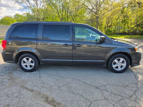 Used 2012 Dodge Grand Caravan SXT FWD image 4