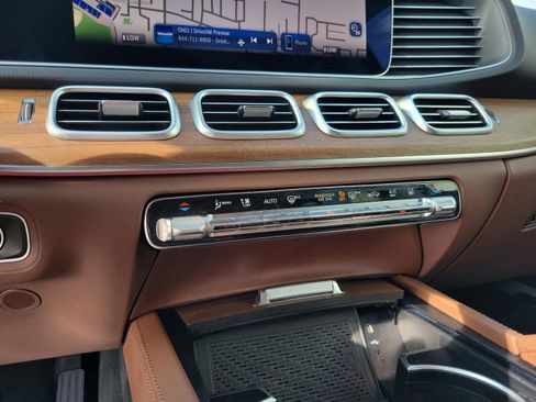 Used 2025 Mercedes-Benz GLE 450e 4MATIC image 32