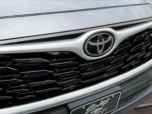 Used 2023 Toyota Highlander L FWD image 34