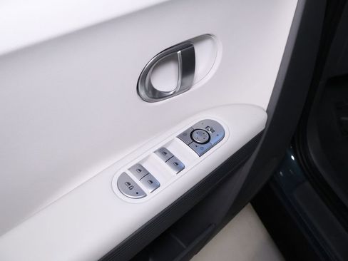 Used 2022 Hyundai Ioniq 5 SE image 12