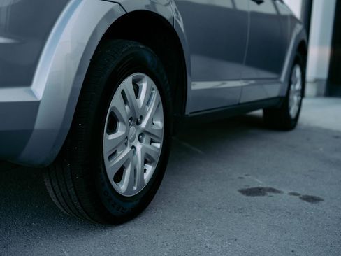 Used 2019 Dodge Journey SE image 8