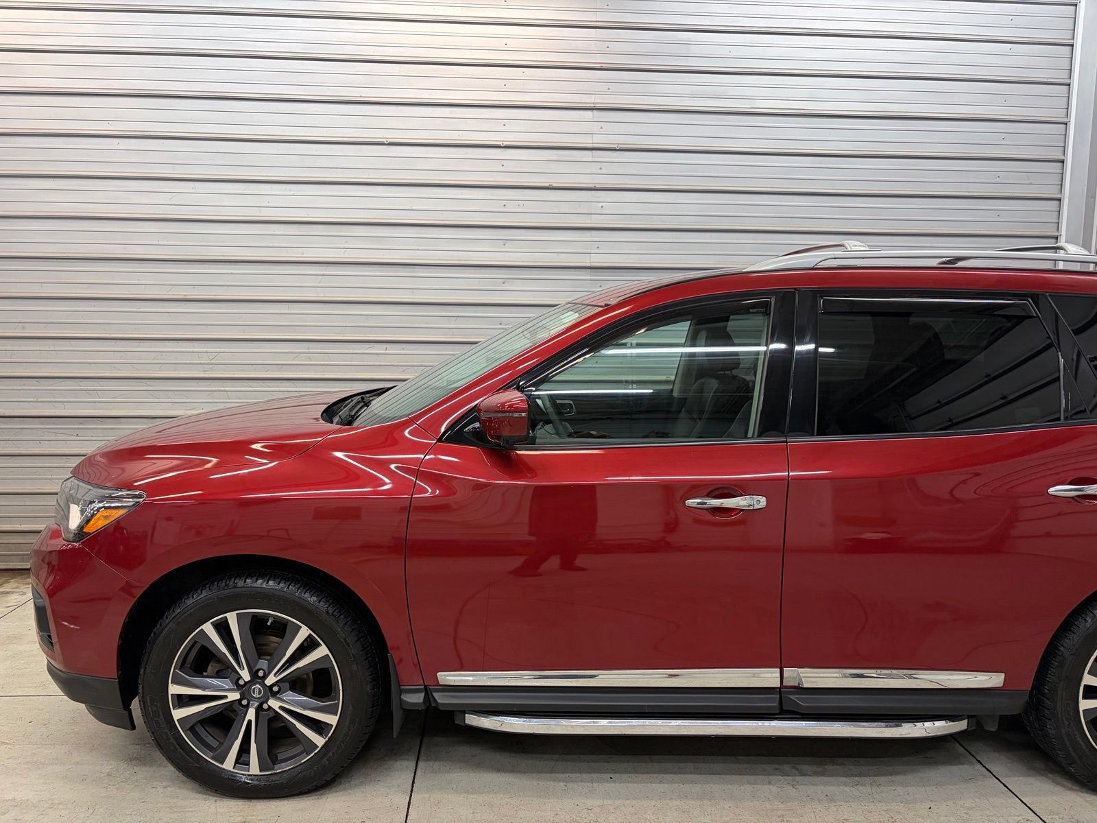 Used 2017 Nissan Pathfinder Platinum w/ Cargo Package AWD/4WD image 3
