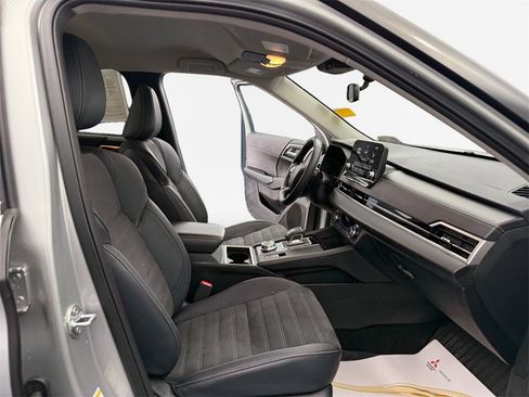Used 2024 Mitsubishi Outlander SE image 25
