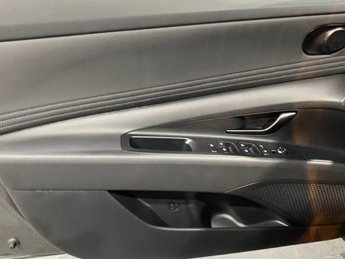 Used 2025 Hyundai Elantra Sport image 12