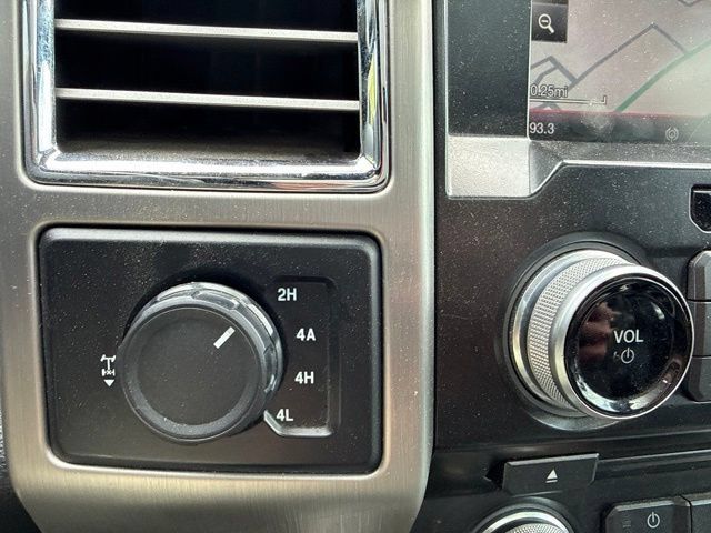 Used 2015 Ford F150 Platinum w/ Equipment Group 701A Luxury AWD/4WD image 25