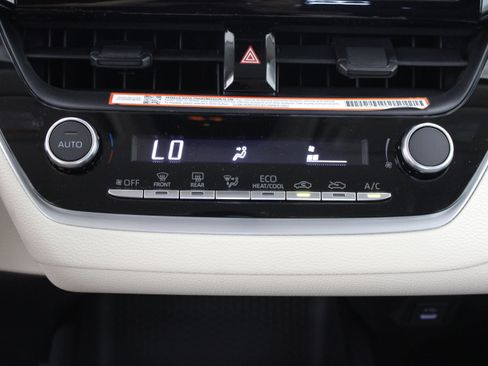 Used 2025 Toyota Corolla LE FWD image 18