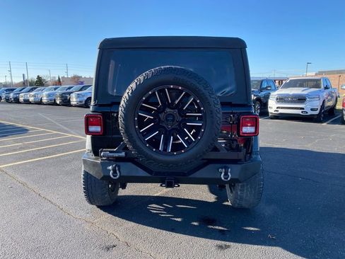 Used 2018 Jeep Wrangler Unlimited Sport S image 8