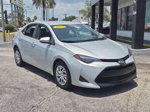 Used 2019 Toyota Corolla LE FWD image 3