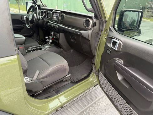 Used 2021 Jeep Wrangler Sport AWD/4WD image 9