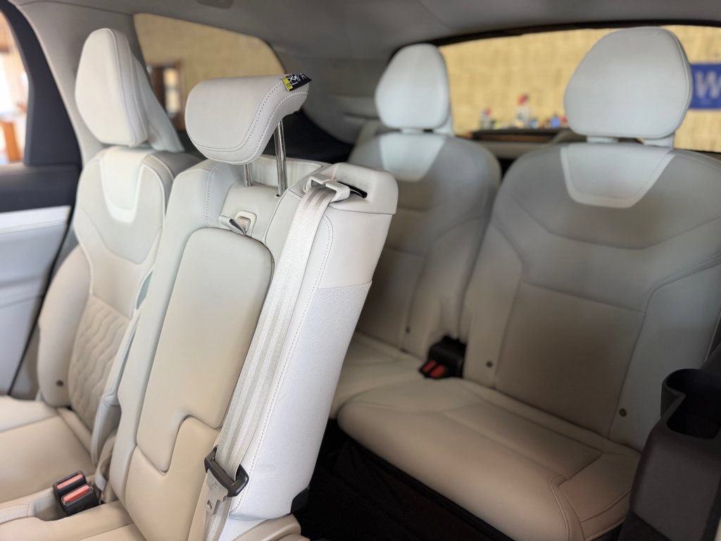Used 2025 Volvo EX90 Ultra AWD/4WD image 21