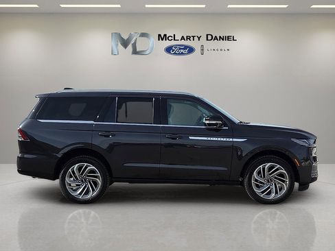 New 2026 Lincoln Navigator Reserve image 6