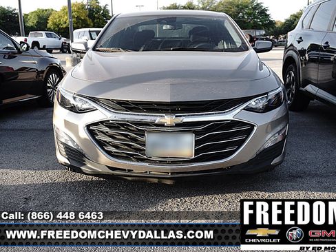 Used 2024 Chevrolet Malibu LT FWD image 2