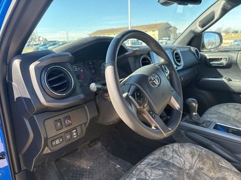 Used 2020 Toyota Tacoma TRD Off-Road image 10