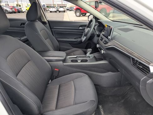 Used 2025 Nissan Altima 2.5 SV FWD image 32