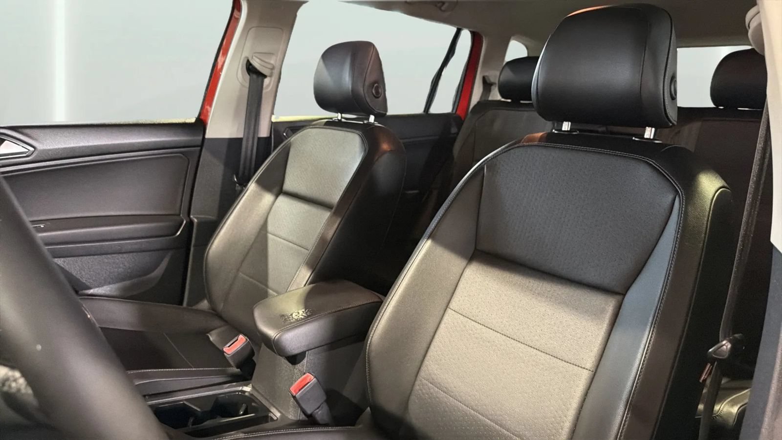 Used 2018 Volkswagen Tiguan SEL FWD image 44