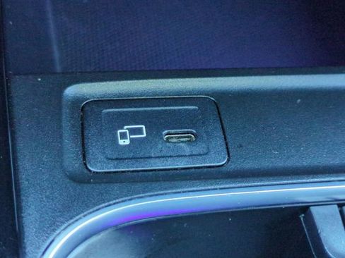 Used 2021 Mercedes-Benz GLB 250 4MATIC image 24