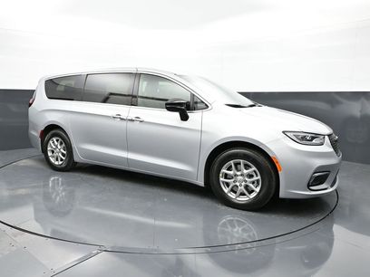 New 2026 Chrysler Pacifica Select