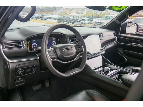 Used 2022 Jeep Wagoneer Series I image 11