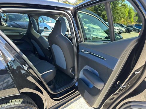 New 2025 Volvo EX30 Plus w/ Protection Package Premier image 13