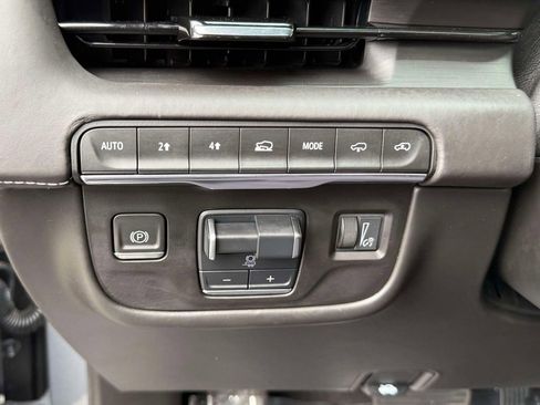 Used 2022 Cadillac Escalade Sport Platinum w/ LPO, ONYX Package AWD/4WD image 29