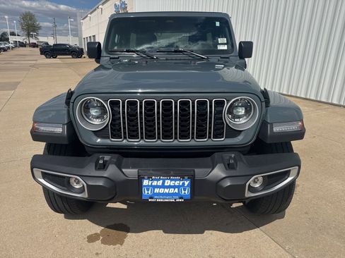 Used 2025 Jeep Wrangler Unlimited Sahara w/ Safety Group AWD/4WD image 4