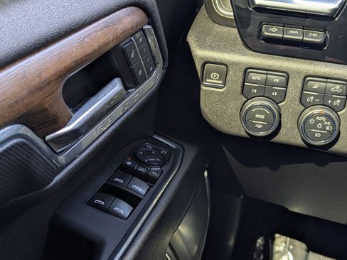 Used 2024 Chevrolet Silverado 2500 High Country w/ High Country Premium Package image 25