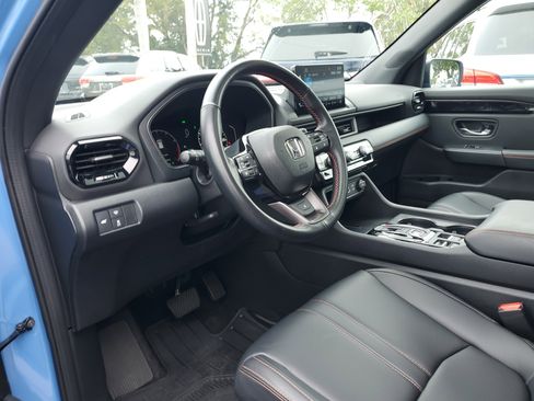 Used 2023 Honda Pilot TrailSport image 14