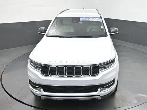 Used 2024 Jeep Wagoneer Series II w/ Flexible Seating Group RWD image 32