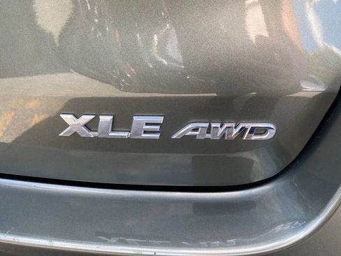 Used 2019 Toyota Highlander XLE image 6