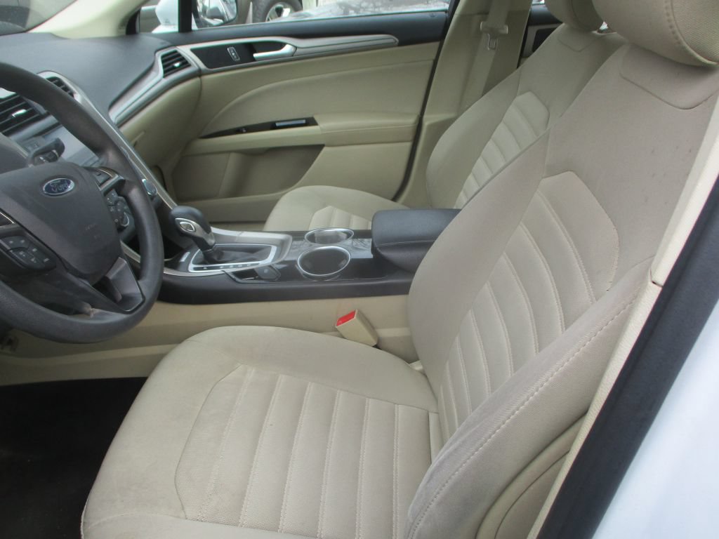 Used 2013 Ford Fusion SE FWD image 12
