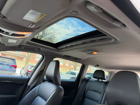 Used 2015 Volvo XC70 T5 Premier w/ Proximity Package image 15