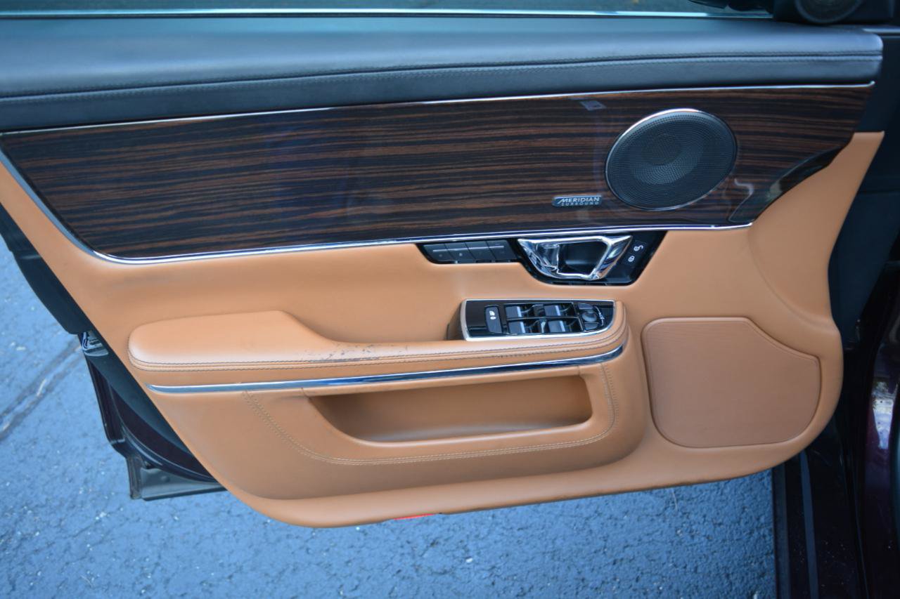 Used 2016 Jaguar XJ L Portfolio RWD image 9