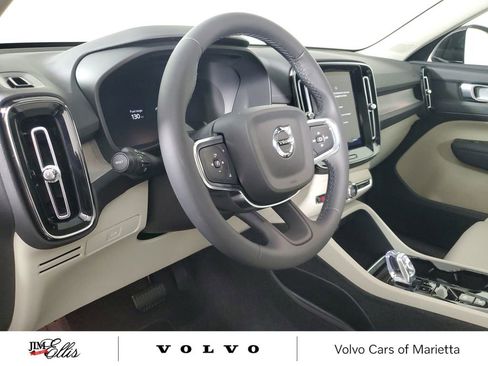 Used 2025 Volvo XC40 B5 Plus image 25