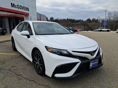 Used 2024 Toyota Camry SE image 7