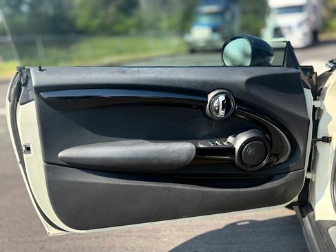 Used 2014 MINI Cooper 2-Door Hardtop image 9