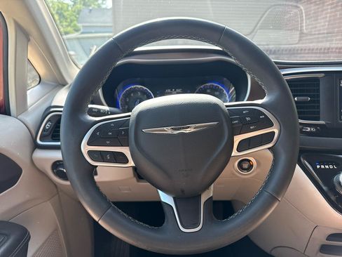 Used 2023 Chrysler Voyager LX FWD image 9