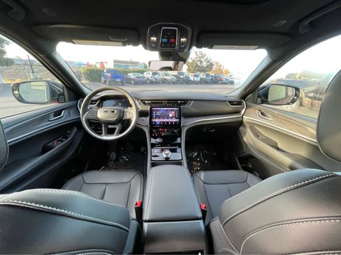 New 2025 Jeep Grand Cherokee L Limited image 12