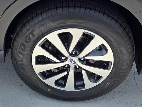 Used 2025 Subaru Outback Premium image 33