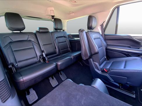 Certified 2025 Lincoln Navigator Reserve AWD/4WD image 39