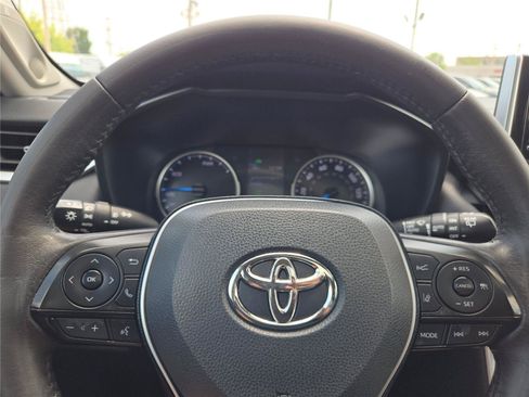 Used 2021 Toyota RAV4 XLE Premium AWD/4WD image 34