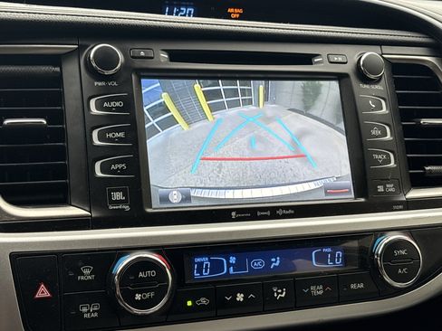 Used 2019 Toyota Highlander Limited Platinum AWD/4WD image 25