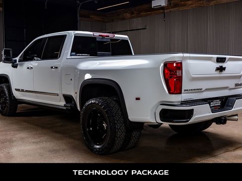Used 2024 Chevrolet Silverado 3500 High Country w/ High Country Premium Package image 7