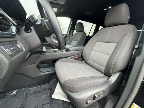 Used 2025 GMC Acadia Elevation image 25