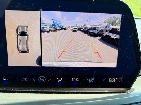 Used 2025 Chevrolet Traverse LT w/ Enhanced Driving Package FWD image 26