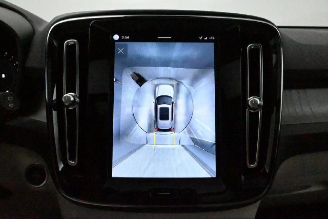 Used 2024 Volvo XC40 B5 Plus w/ Protection Package Premier AWD/4WD image 19
