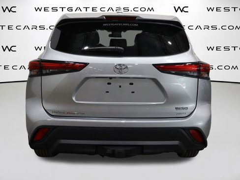 Used 2021 Toyota Highlander L image 7
