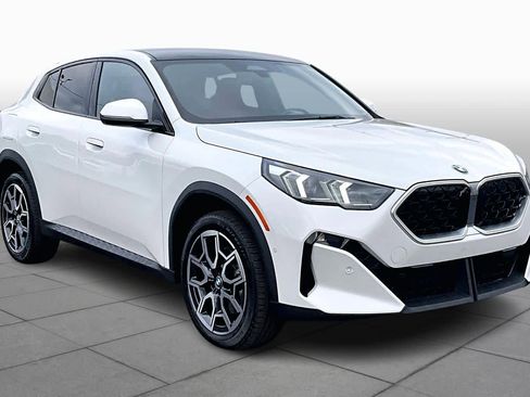Certified 2025 BMW X2 xDrive28i image 3
