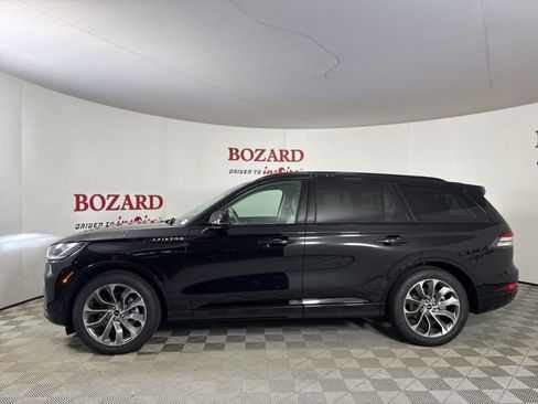 New 2025 Lincoln Aviator 2WD w/ Jet Appearance Package image 4