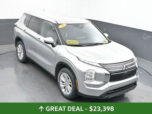 Used 2025 Mitsubishi Outlander ES image 38