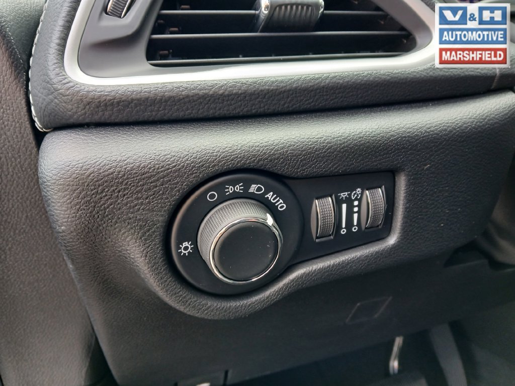 New 2027 Chrysler Pacifica Select FWD image 14